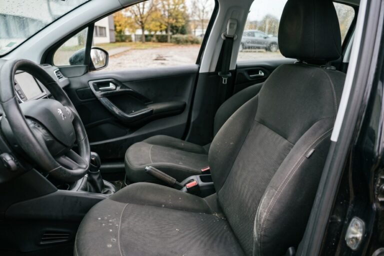 Pourquoi les sièges de ma voiture moisissent