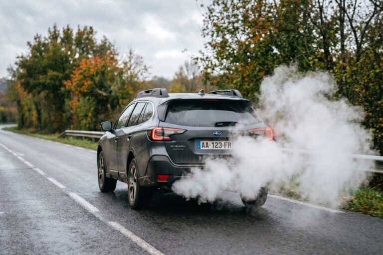 Pourquoi ma voiture fume blanc